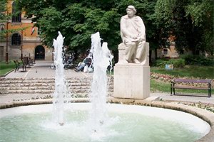 The Rippl-Rnai fountain, statue made by Ferenc Medgyessy in 1930.