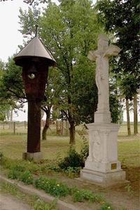 The wooden belfry and the stone cross in zaranypuszta, both from the 19th century.